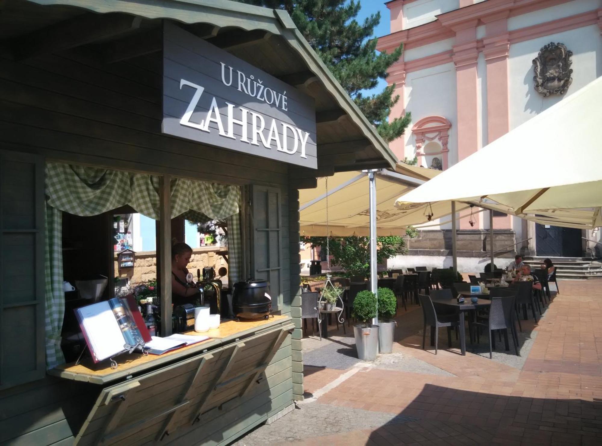 Apartments Rose Garden Decin Exterior foto