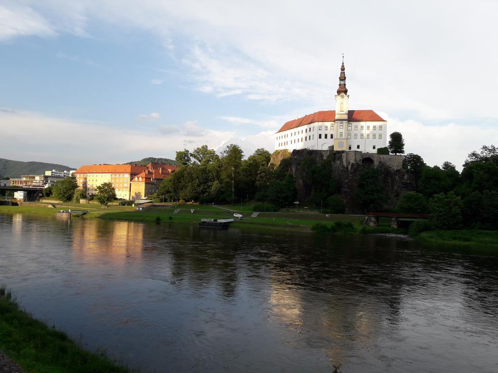 Apartments Rose Garden Decin Exterior foto